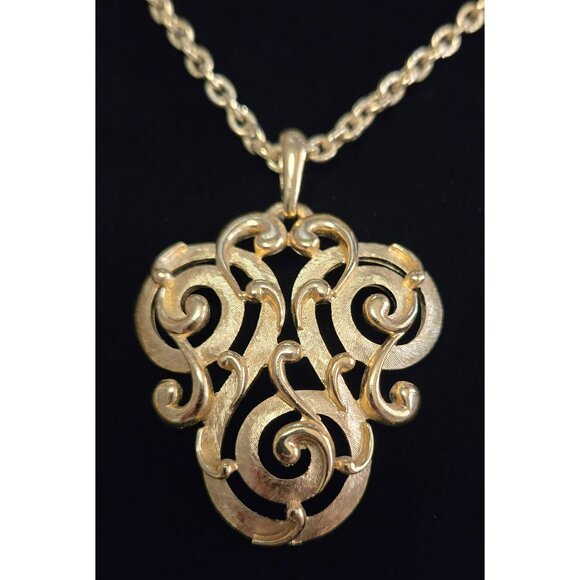 Vintage Crown Trifari Brushed Goldtone Double-Strand Necklace with Large Scroll- - Picture 6 of 6